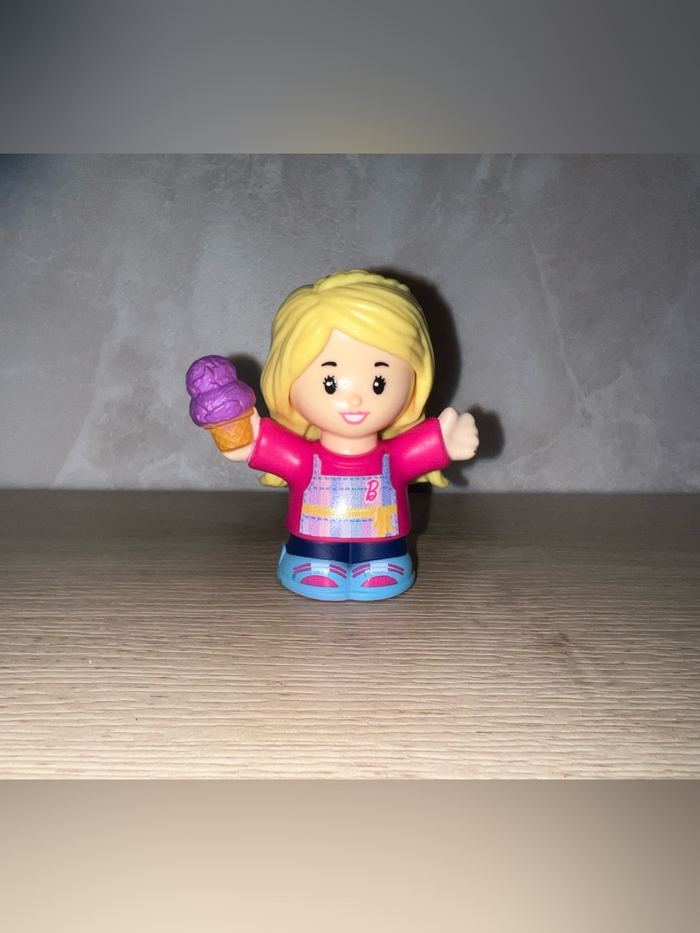 💖 Fisher-Price Little People Barbie – Ice Cream Figure